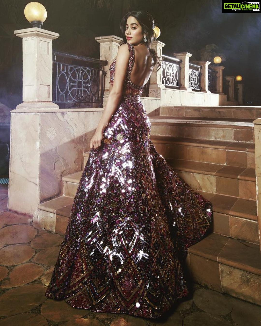 Janhvi Kapoor Instagram - Subtlety is clearly not my thing β¨ππΊπΌπ