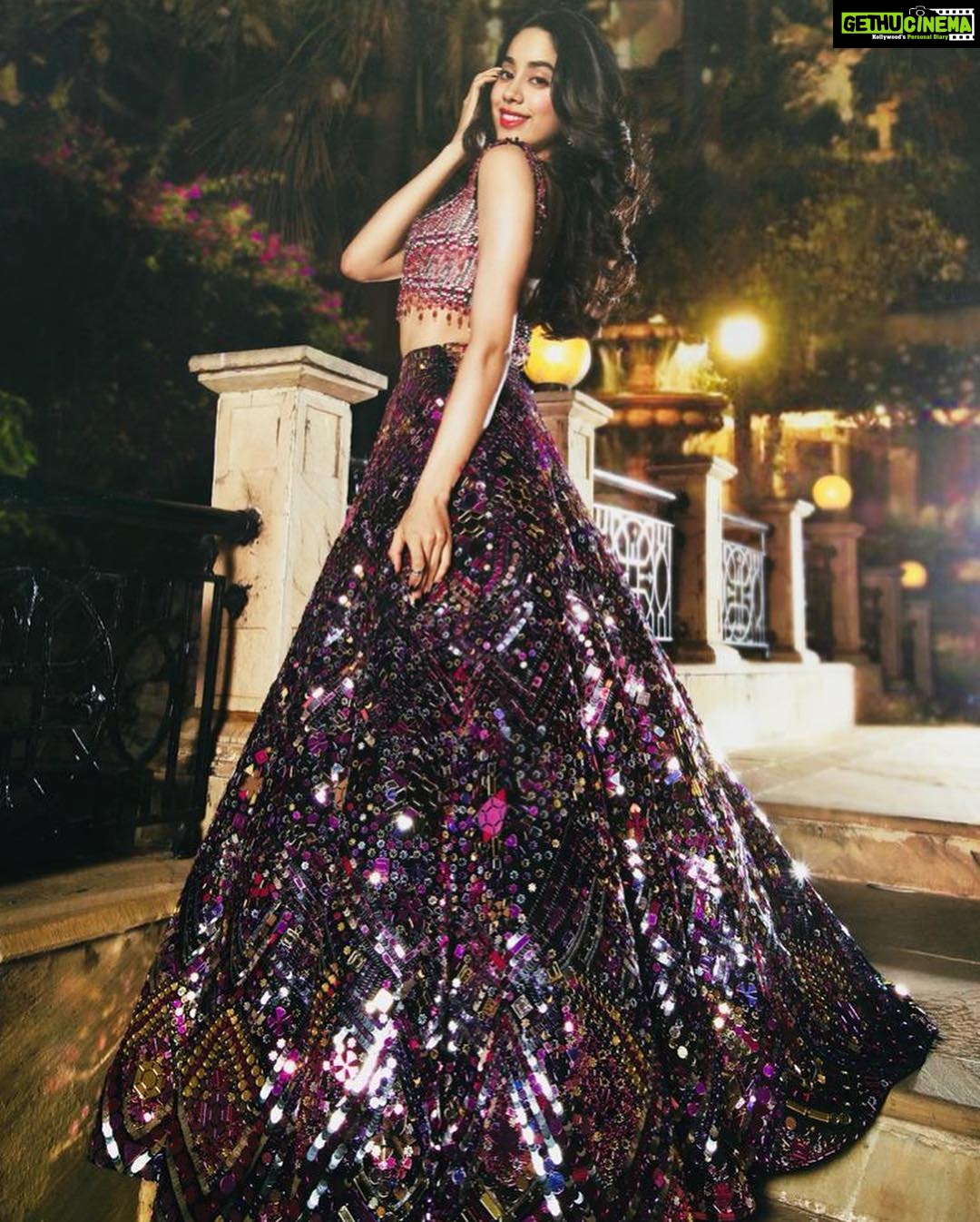 Janhvi Kapoor Instagram - Subtlety is clearly not my thing β¨ππΊπΌπ