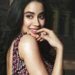 Janhvi Kapoor Instagram - Subtlety is clearly not my thing ✨🌈🕺🏼🎄