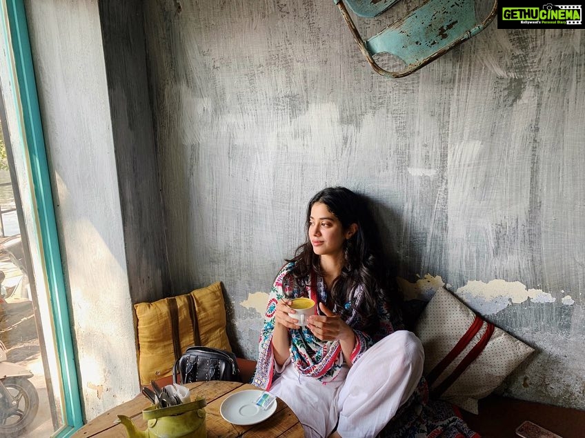 Janhvi Kapoor Instagram - Back home ❤️ Cafe Boho Udaipur