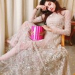 Janhvi Kapoor Instagram – Wedding season got me like 🤒