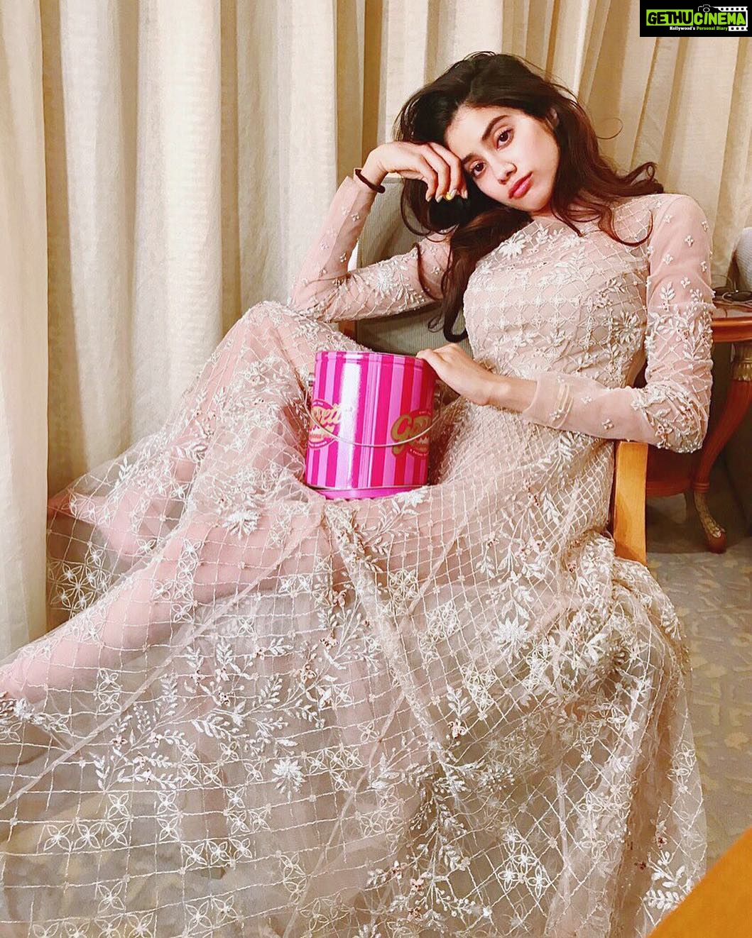 Janhvi Kapoor Instagram - Wedding season got me like 🤒