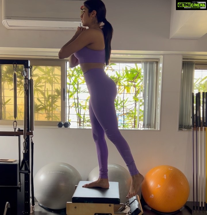 Janhvi Kapoor Instagram - sometimes when I fall asleep I still hear @namratapurohit saying “go slow” in my dreams 🥲🕺🏼😓