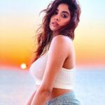 Janhvi Kapoor Instagram - 🍯
