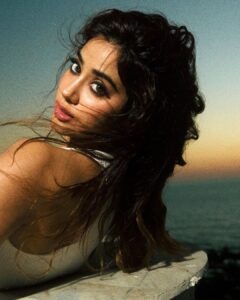Janhvi Kapoor Instagram - 🍯