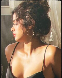 Janhvi Kapoor Instagram - flaming hot cheetos