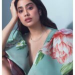 Janhvi Kapoor Instagram – 🧁
@feminaindia 
Editor: @missmuttoo
📸 : @kadamajay 
Art Director: @bendivishan
Fashion Editor : @krishnahasleft 
Hair: @flavienheldt 
Make up : @tanvichemburkar 
Videography: Vaibhav Nadgaonkar
PR Agency: @hypenq_pr