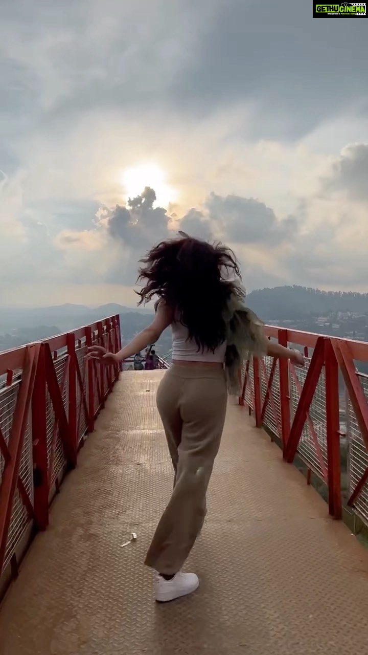 Janhvi Kapoor Instagram - 🥺🥰 Ooty diaries ⛰ ☀️
