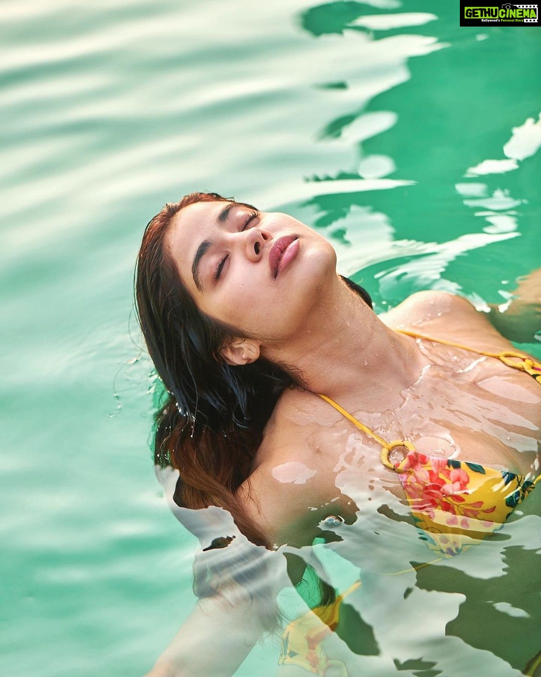 Janhvi Kapoor Instagram - arcadia - findin my way back to ya