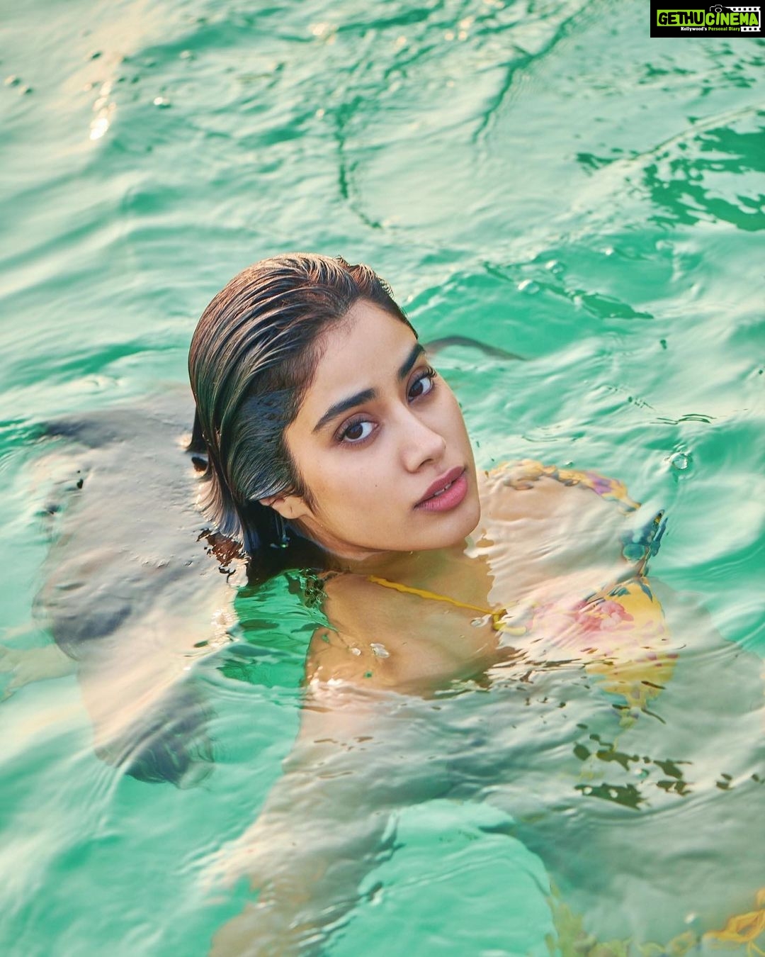 Janhvi Kapoor Instagram - arcadia - findin my way back to ya