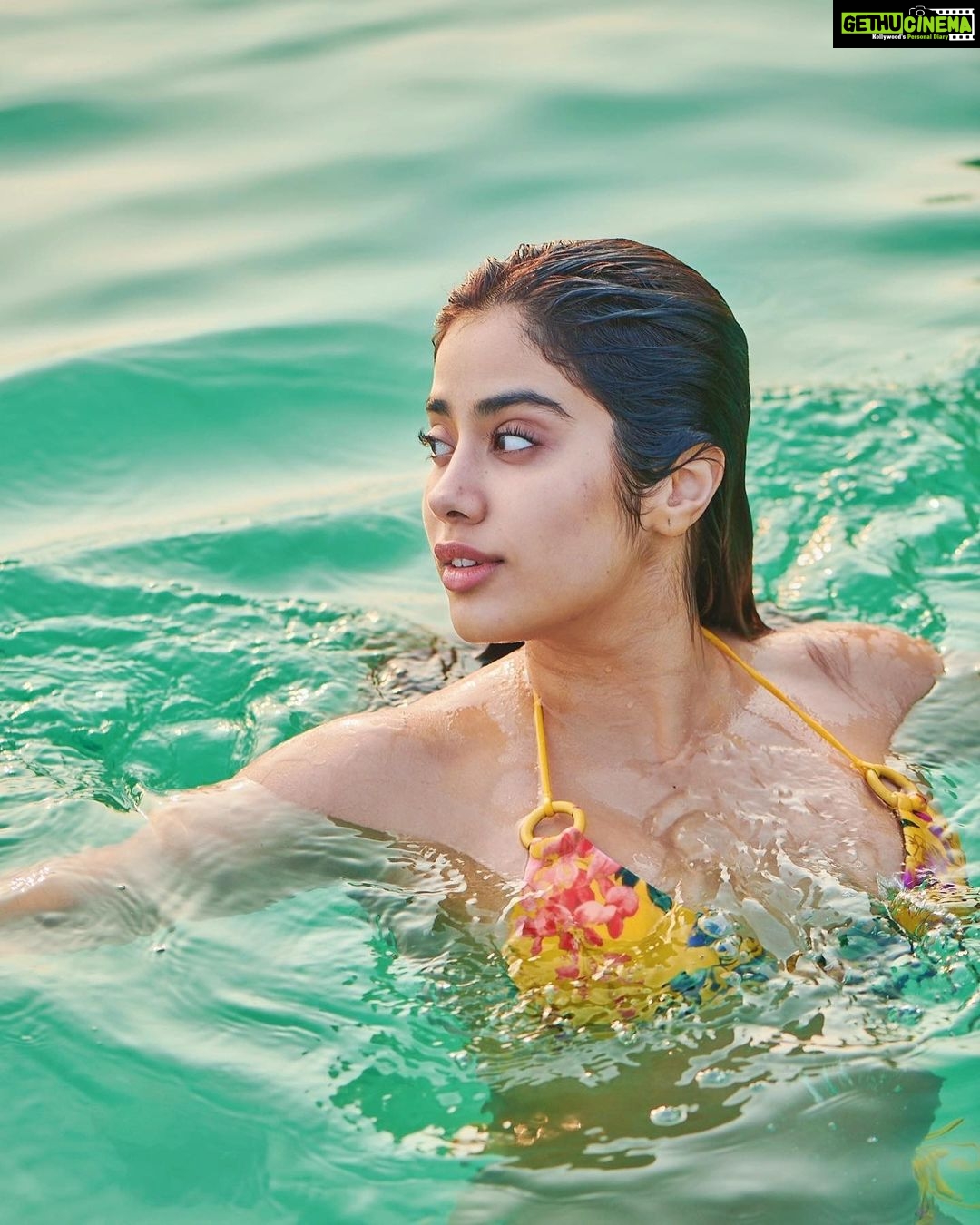 Janhvi Kapoor Instagram - arcadia - findin my way back to ya