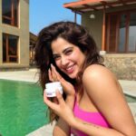 Janhvi Kapoor Instagram - self care weekend ft. @nykaabeauty
