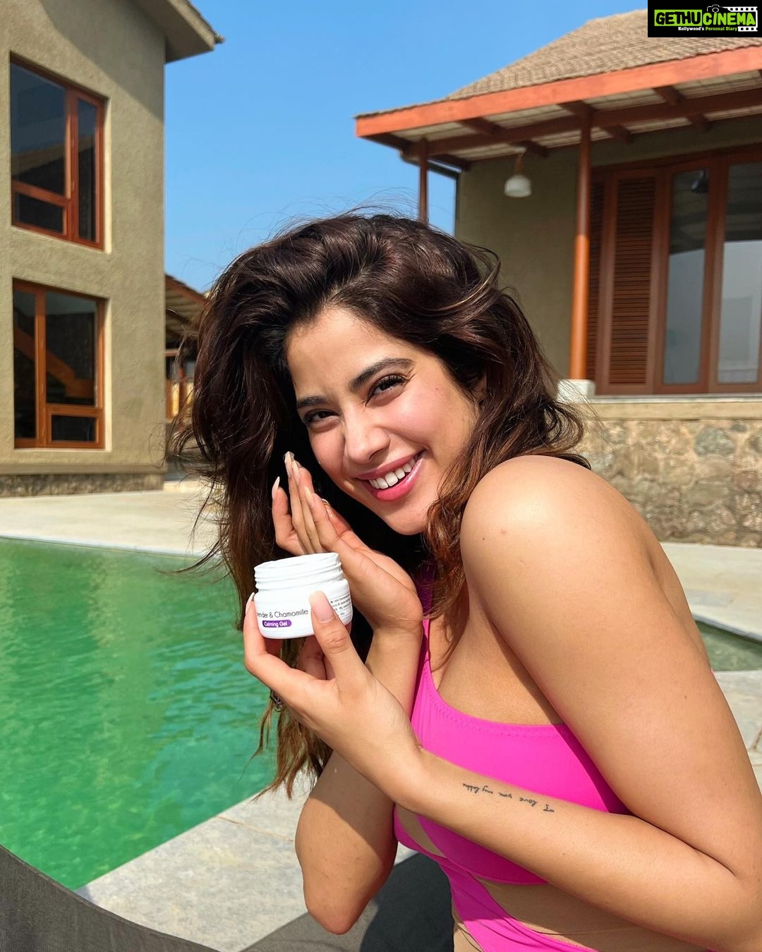 Janhvi Kapoor Instagram - self care weekend ft. @nykaabeauty