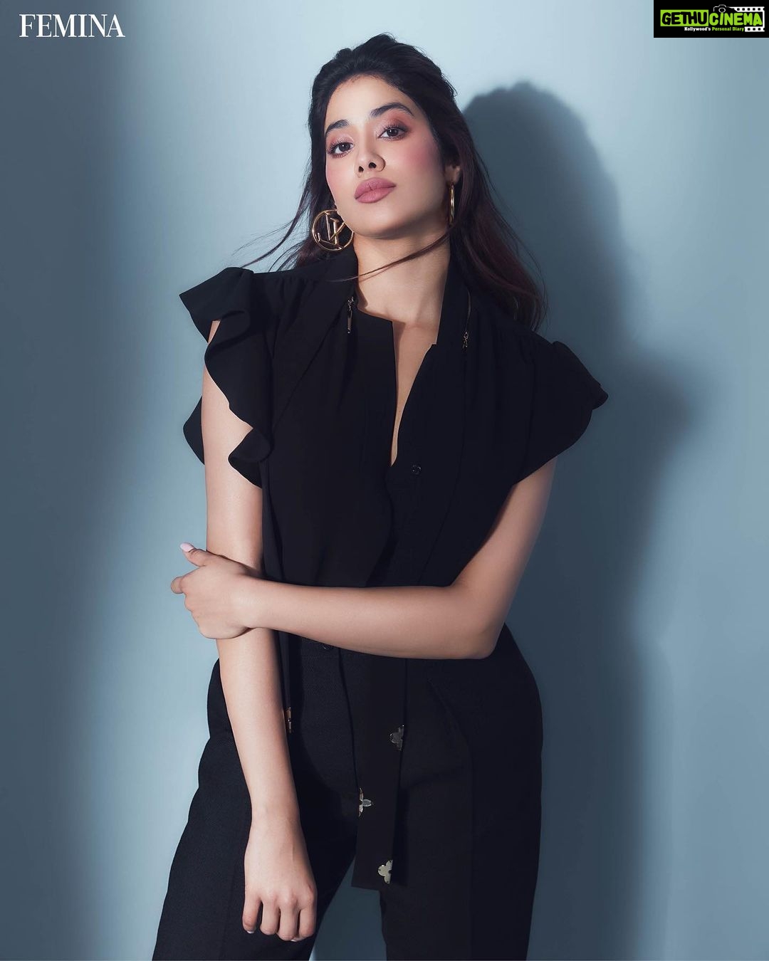 Janhvi Kapoor Instagram - π§ @feminaindia Editor: @missmuttoo πΈ : @kadamajay Art Director: @bendivishan Fashion Editor : @krishnahasleft Hair: @flavienheldt Make up : @tanvichemburkar Videography: Vaibhav Nadgaonkar PR Agency: @hypenq_pr