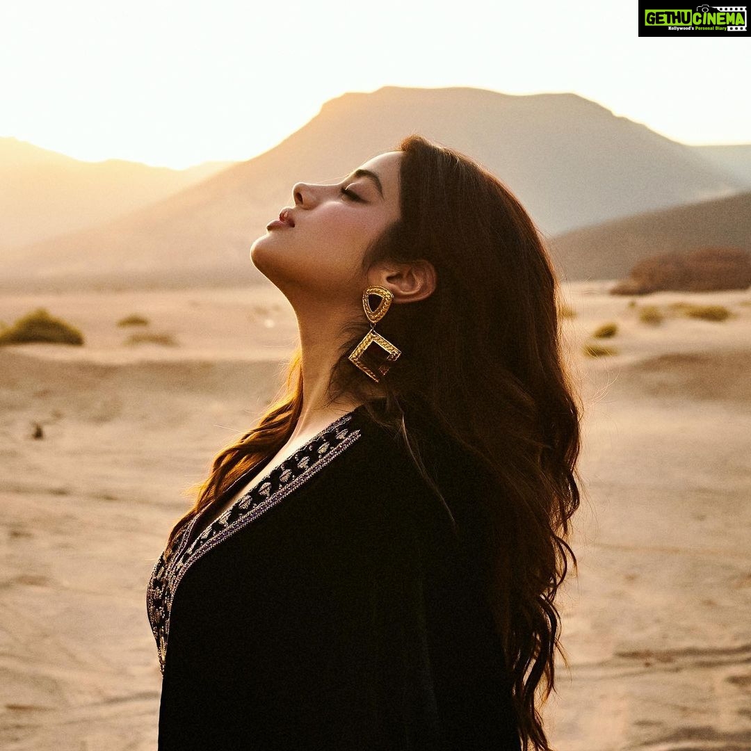 Janhvi Kapoor Instagram - wander often, wonder always 🏜