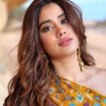 Janhvi Kapoor Instagram - bandwidth to act cute lasts for 3 pics max 💕
