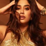 Janhvi Kapoor Instagram - 💡 GOLDEN state of mind 💫 This season #Glamforthegram with @nykaabeauty and seek what sets your soul on 🔥 #NykaaBeauty #NykaaCosmetics #Nykaa