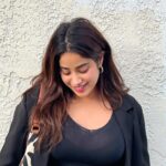 Janhvi Kapoor Instagram – honey, I’m home 💜 

#LA for less than a minute 🥺