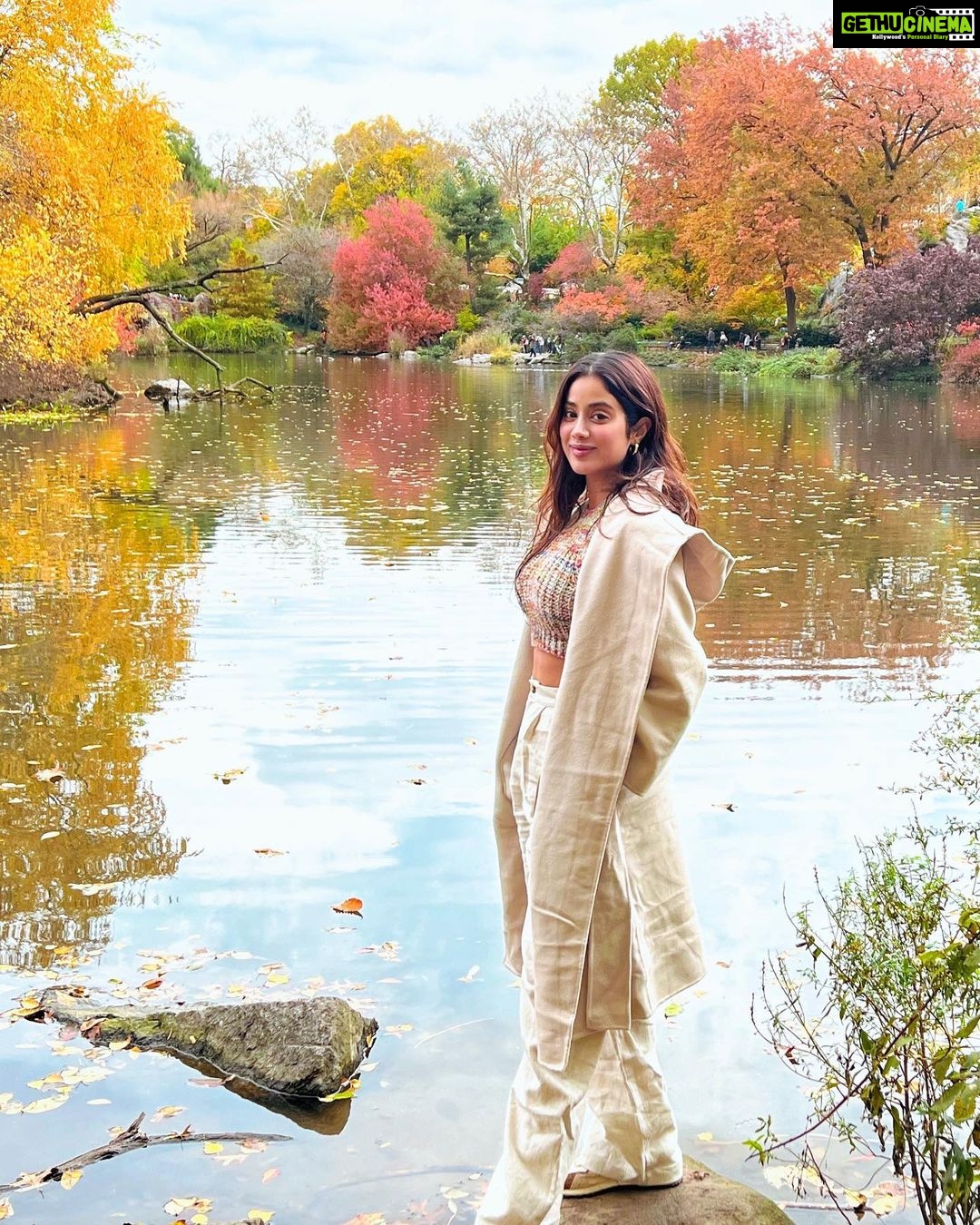 Janhvi Kapoor Instagram - nyc for a minute 💘