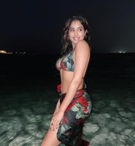 Janhvi Kapoor Instagram - lungi dance 💃🏻 🌹