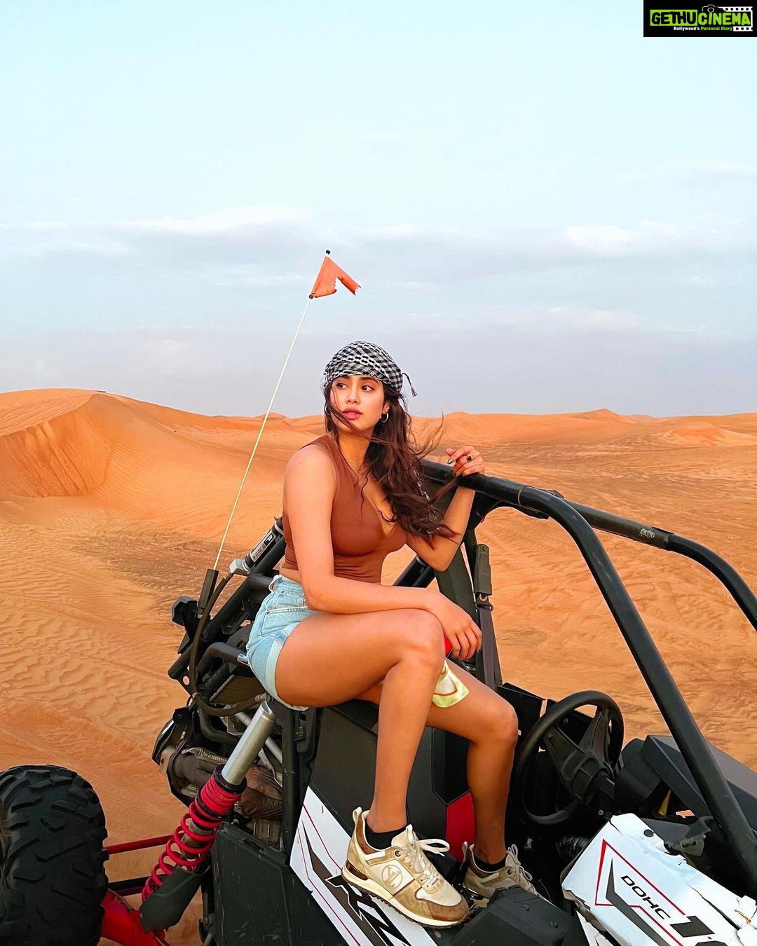 Janhvi Kapoor Instagram - dessert in the desert 🏜