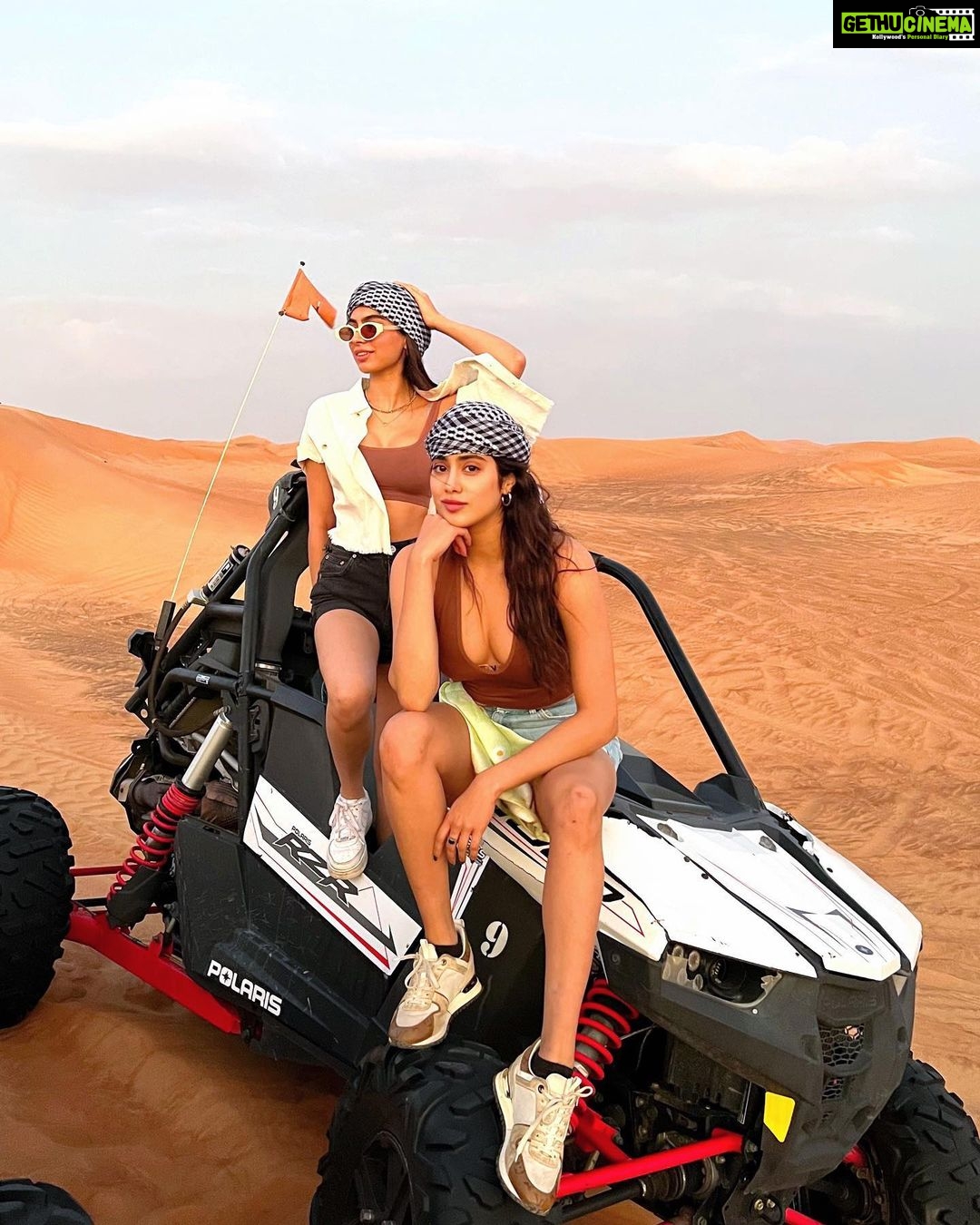 Janhvi Kapoor Instagram - dessert in the desert 🏜