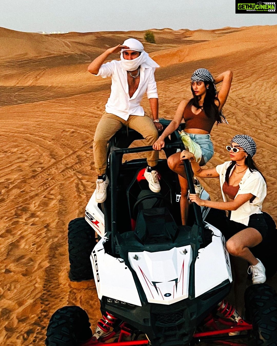 Janhvi Kapoor Instagram - dessert in the desert 🏜