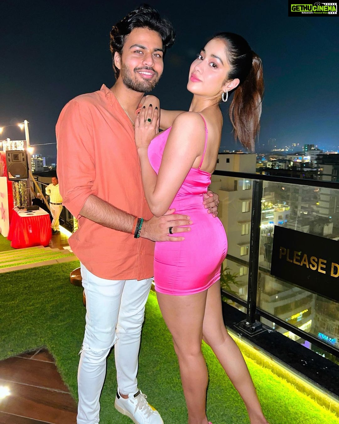 Janhvi Kapoor Instagram - HBD my laddoo baby