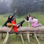 Janhvi Kapoor Instagram - Milli mid shoot shenanigans #missing 🤡🥰😏🕺🏼