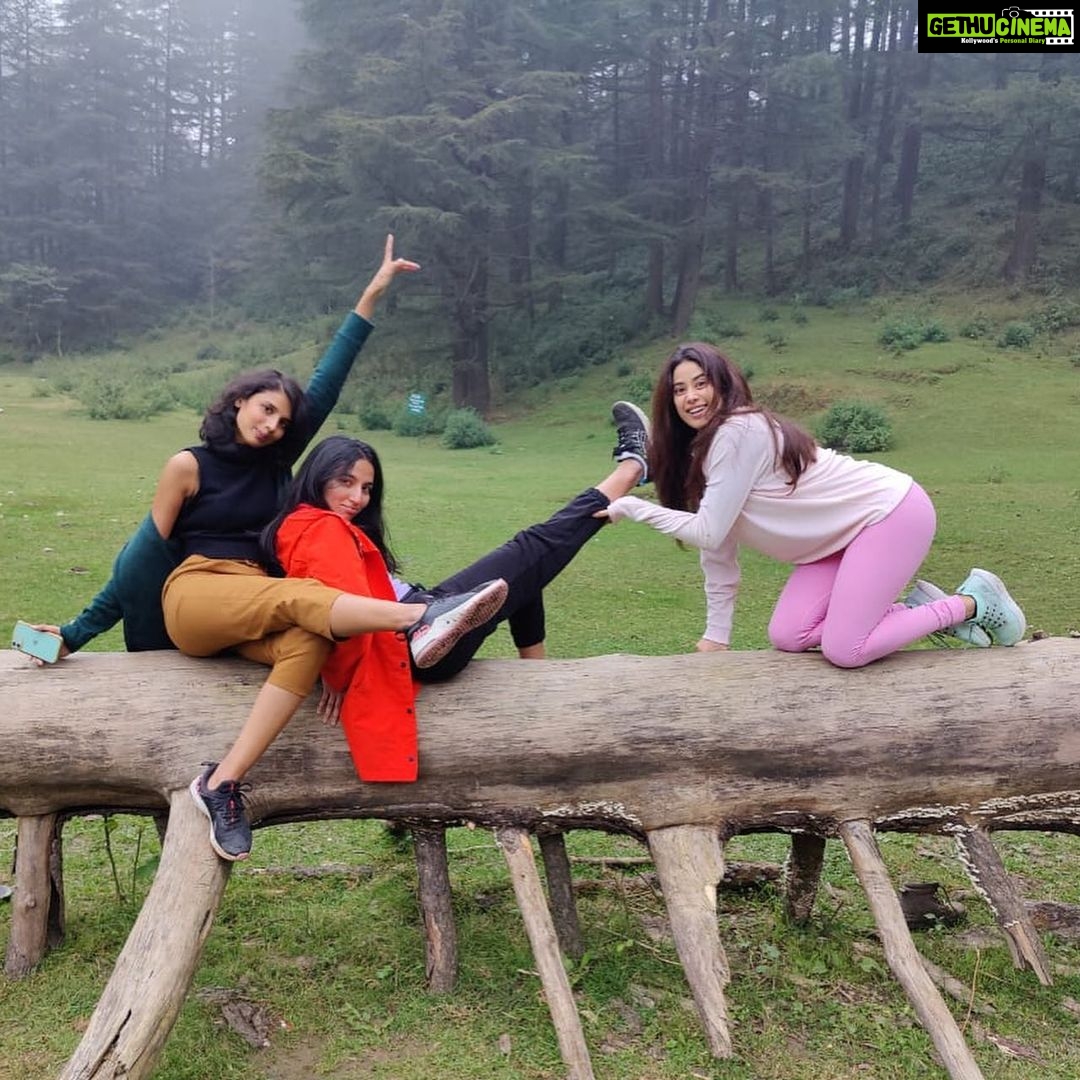 Janhvi Kapoor Instagram - Milli mid shoot shenanigans #missing π€‘π₯°ππΊπΌ