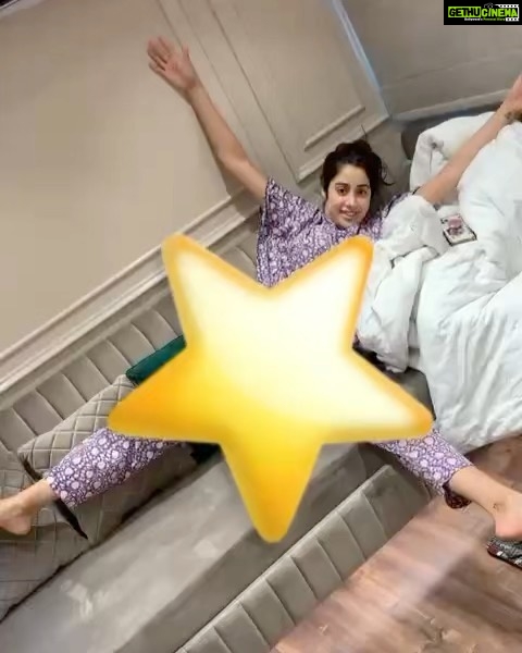 Janhvi Kapoor Instagram - Milli mid shoot shenanigans #missing π€‘π₯°ππΊπΌ