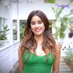 Janhvi Kapoor Instagram - Ab Fan nahi, TrueFan bano!✨ Download the TrueFan app to get your Video Messages recorded by me! Link in my bio. #TrueFan #JanhviOnTrueFan #JanhviKapoor @truefan_in