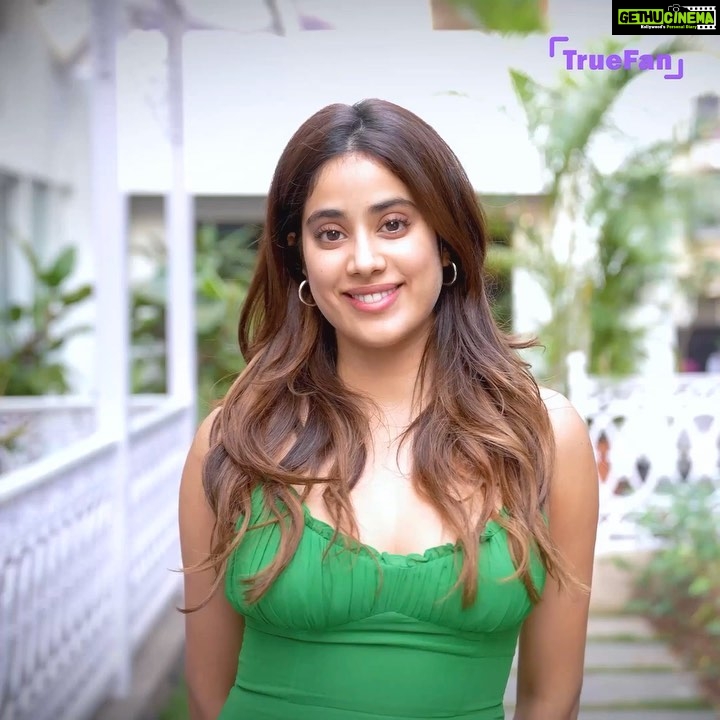 Janhvi Kapoor Instagram - Ab Fan nahi, TrueFan bano!✨ Download the TrueFan app to get your Video Messages recorded by me! Link in my bio. #TrueFan #JanhviOnTrueFan #JanhviKapoor @truefan_in