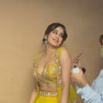 Janhvi Kapoor Instagram - I’m easier to work with than it seems I promise 😬 🕺🏼🙃