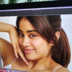 Janhvi Kapoor Instagram - I’m easier to work with than it seems I promise 😬 🕺🏼🙃