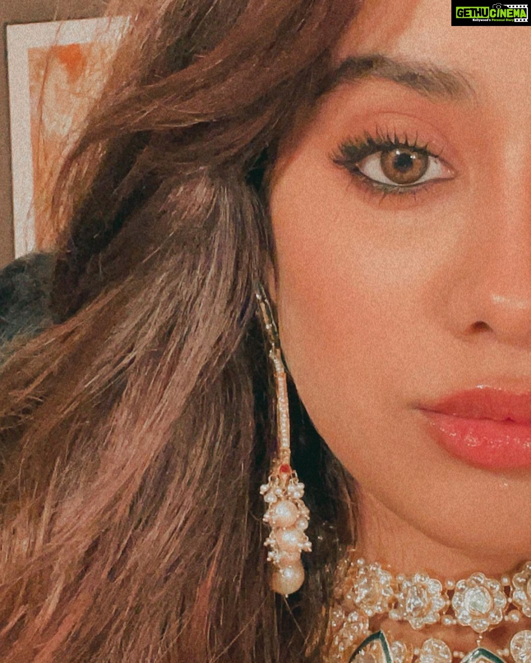 Janhvi Kapoor Instagram - First day with @tyaanijewellery 💕 felt like a princess 👑
