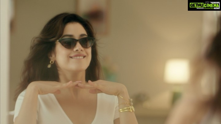 Janhvi Kapoor Instagram - When @karanjohar adds sparkle to your life, you know you will shine! Jewellery that I love, a brand that I trust. Thrilled to be a part of the @tyaanijewellery family! #TyaaniByKaranJohar #TyaaniJewellery