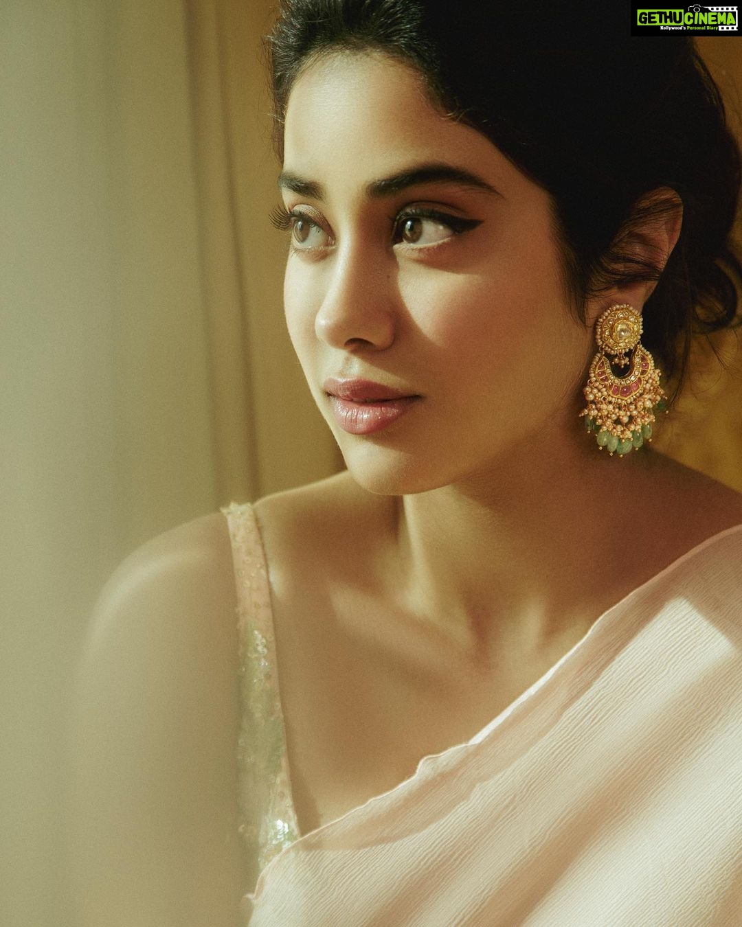 Janhvi Kapoor Instagram - can I pretend to live in the 50s forever