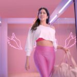 Janhvi Kapoor Instagram - Get ready to #PutYourWingsOn with #PareeSanitaryPads.🧚🏻‍♀️ Had super fun doing this cool film with #Paree. Here’s to each one of us girls who wants to reach for the sky. 💕 Visit pareegirl.com and shop now!