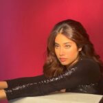Janhvi Kapoor Instagram - If only I was this confident when there isn’t a camera on me 🥲 #nykaa alter ego Should we call her Jykaa 🤓