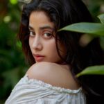 Janhvi Kapoor Instagram - 🍃 isn’t it pretty to think so?