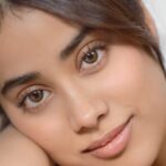 Janhvi Kapoor Instagram - Introducing SKINRX ✨ A brand rooted in science. Made with an equal amount of precision and love. Its no secret, that healthy skin is always in, so its time to say good bye to your skincare concerns with Nykaa SKINRX, where science meets skincare. Download the Nykaa App & Shop Now🛒 #NykaaSKINRX #Nykaa #ScienceMeetsSkincare #NewLaunch #NykaaBeauty