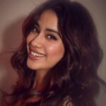 Janhvi Kapoor Instagram - ✨ Styled by @mohitrai with @shubhi.kumar Assisted by @harshitasamdariya Photographed by @kadamajay