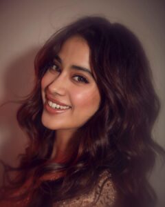 Janhvi Kapoor Instagram - ✨ Styled by @mohitrai with @shubhi.kumar Assisted by @harshitasamdariya Photographed by @kadamajay