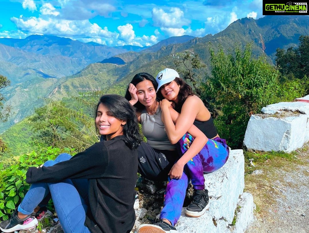 Janhvi Kapoor Instagram - somewhere over the rainbow 🌈 JW Marriott Mussoorie Walnut Grove Resort & Spa