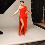 Janhvi Kapoor Instagram - Celebrate all that you are, all that you want and #AllThatYouLove with Nykaa 💖 @janhvikapoor shares all that she loves that she’s going to #AddToHeart this Valentine’s Day 🥰 Recreate this reel and show us #AllThatYouLove and don't forget to use #AddToHeart 😉 #AddToHeart #NykaaBigLoveSale #ValentineDay #valentinesday #valentinesweek #sale #Beauty #BeautyObsessed #campaign #organicc #reel