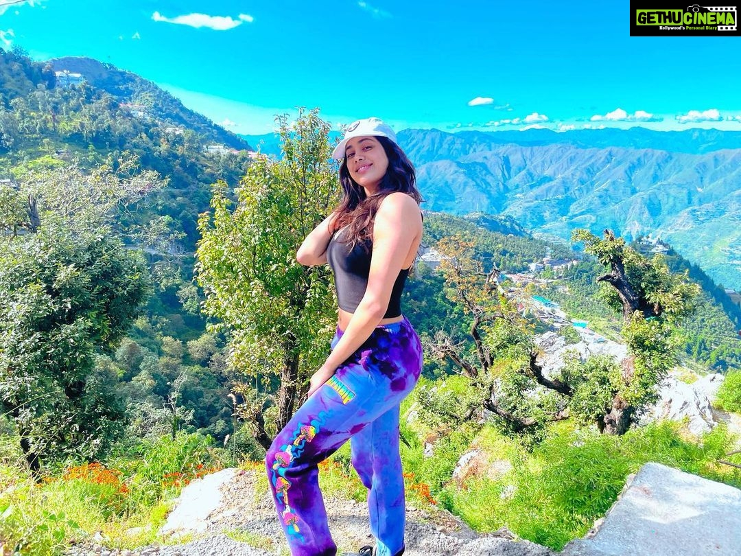 Janhvi Kapoor Instagram - somewhere over the rainbow 🌈 JW Marriott Mussoorie Walnut Grove Resort & Spa