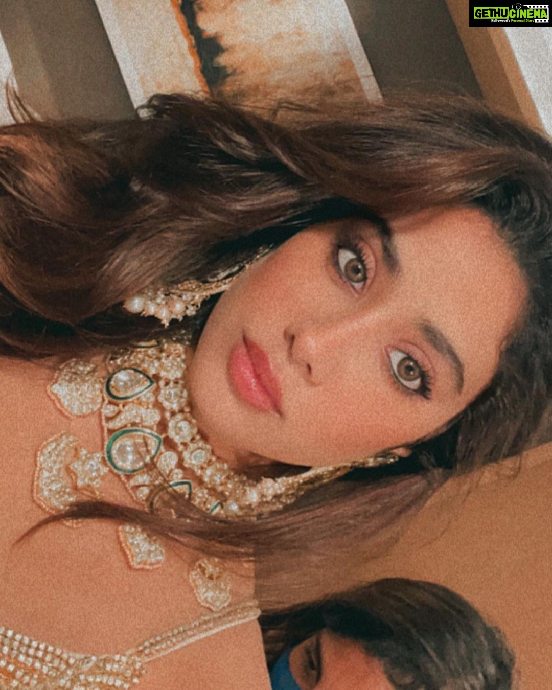 Janhvi Kapoor Instagram - First day with @tyaanijewellery 💕 felt like a princess 👑