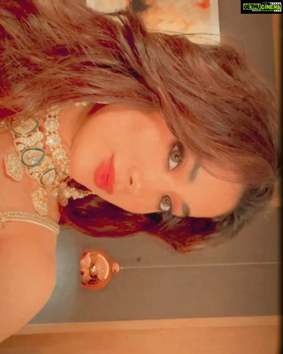 Janhvi Kapoor Instagram - First day with @tyaanijewellery 💕 felt like a princess 👑
