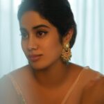 Janhvi Kapoor Instagram - done posting this look now I promise 🙃🙃 #sarinotsari